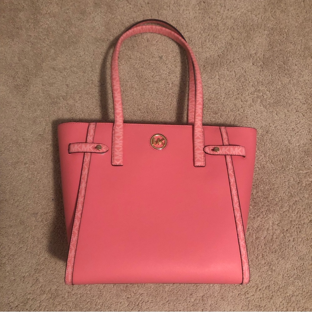 MICHAEL KORS Charlotte Large Leather Top-Zip Tote
Carmine Pink